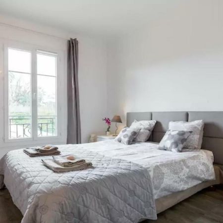 Stylish White And Red Apartments Juan-les-Pins Luaran gambar