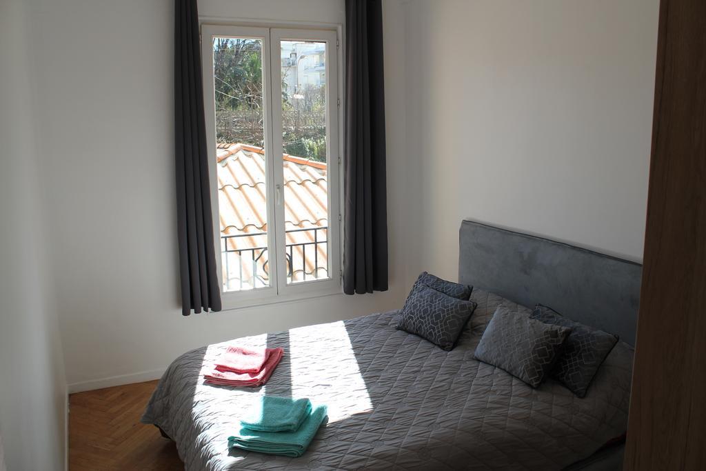 Stylish White And Red Apartments Juan-les-Pins Luaran gambar