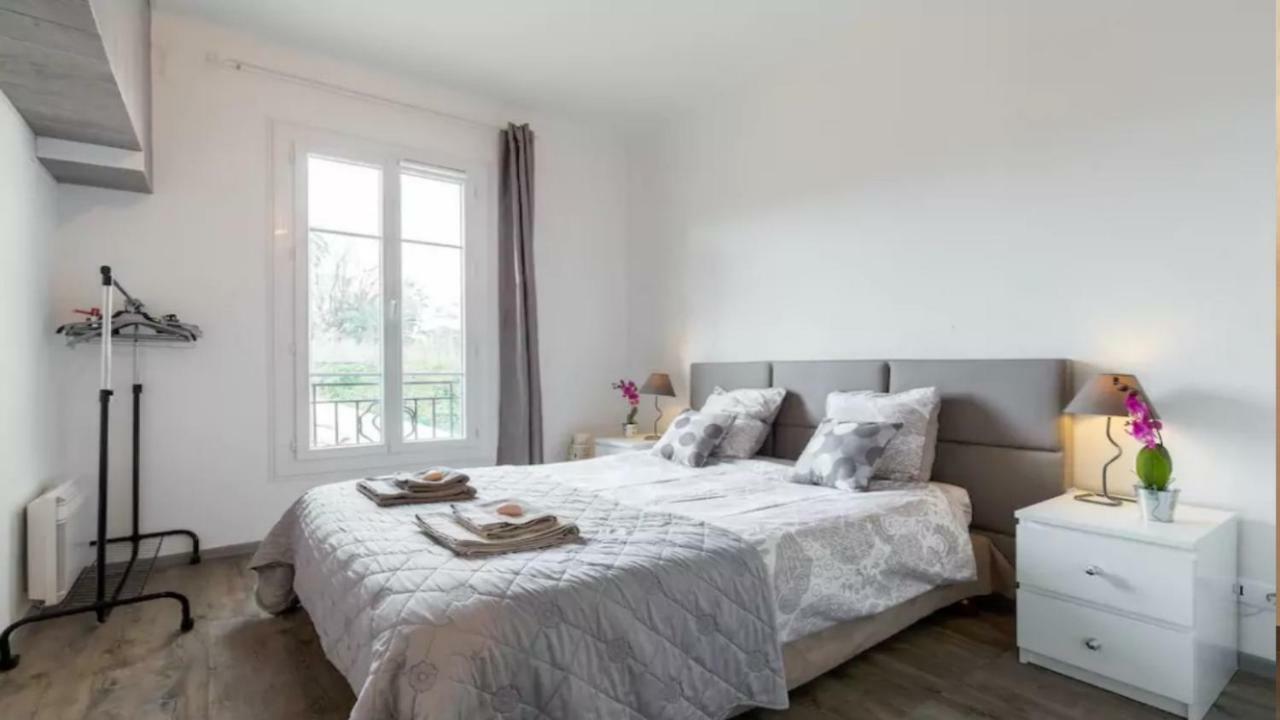 Stylish White And Red Apartments Juan-les-Pins Luaran gambar