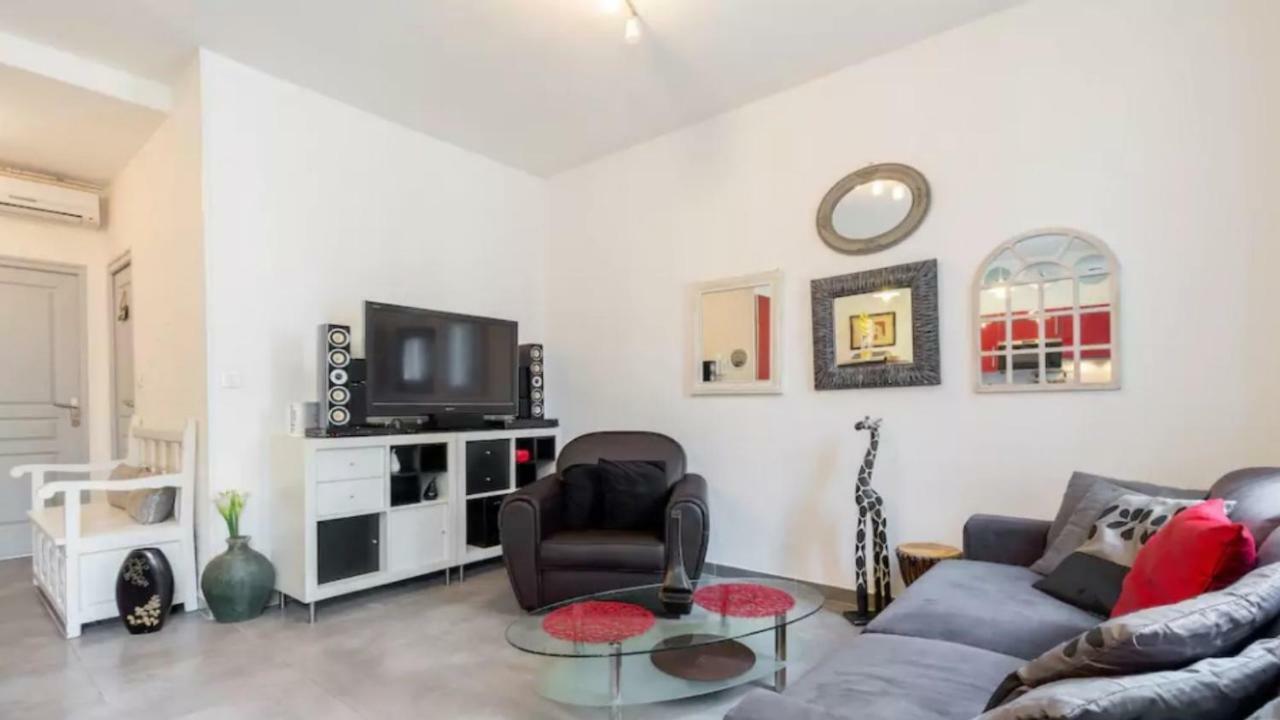 Stylish White And Red Apartments Juan-les-Pins Luaran gambar