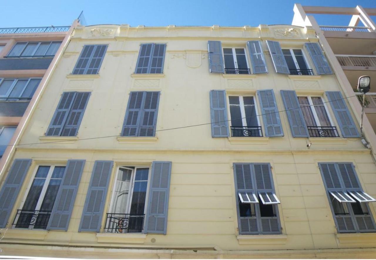 Stylish White And Red Apartments Juan-les-Pins Luaran gambar
