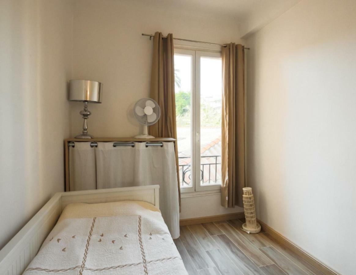 Stylish White And Red Apartments Juan-les-Pins Luaran gambar