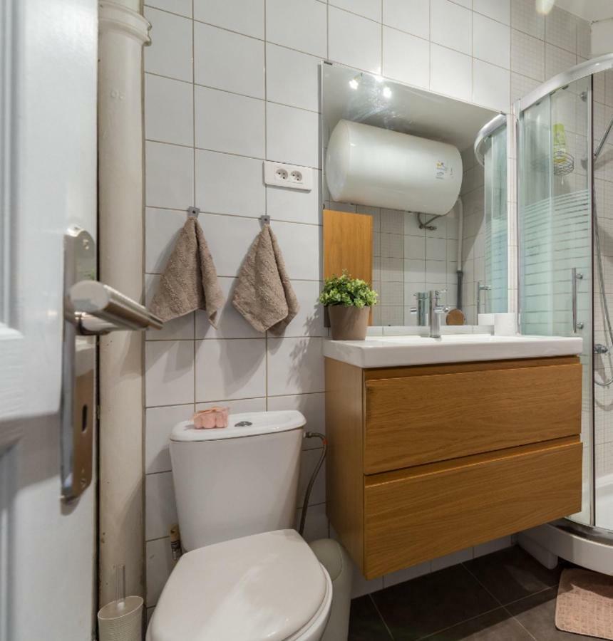 Stylish White And Red Apartments Juan-les-Pins Luaran gambar