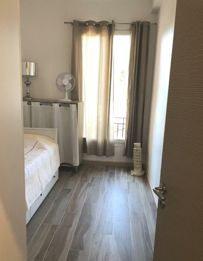 Stylish White And Red Apartments Juan-les-Pins Luaran gambar
