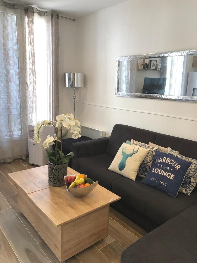 Stylish White And Red Apartments Juan-les-Pins Luaran gambar